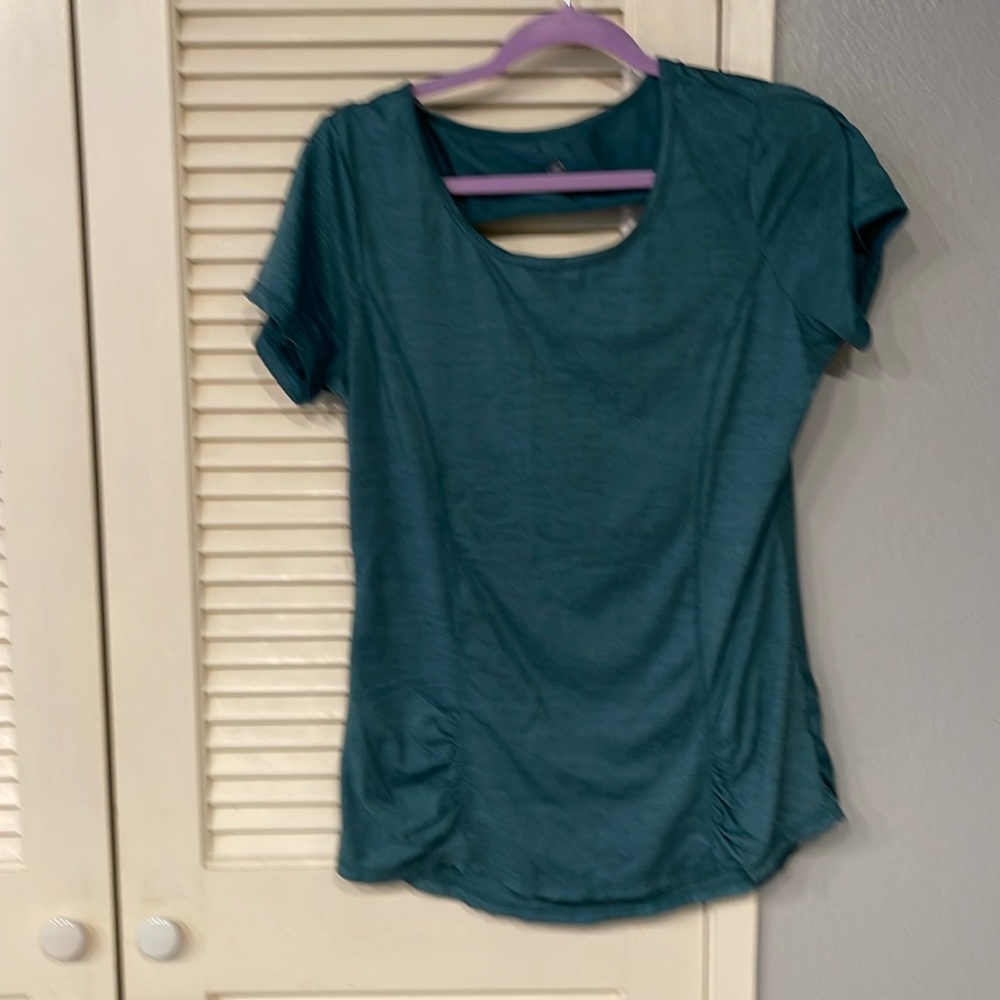 Gaiam women’s yoga shirt